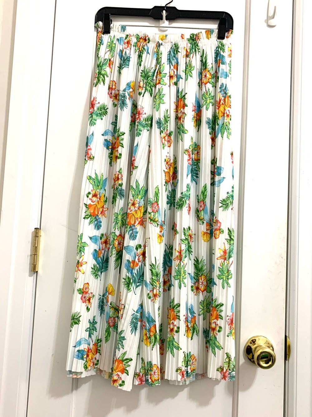 ZARA Women/ kids White Floral Pleated Pants